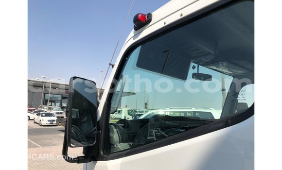 Buy Import Mitsubishi Carisma White Car in Import - Dubai in Maseru Buy Import Mitsubishi Carisma White Car in Import - Dubai in Maseru