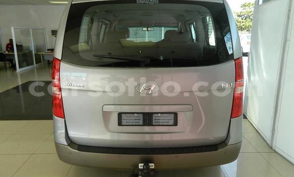 اشتري مستعمل Hyundai H1 Silver سيارة في Roma في Maseru اشتري مستعمل Hyundai H1 Silver سيارة في Roma في Maseru