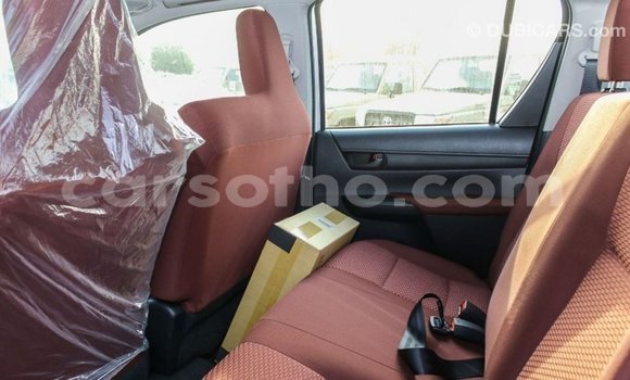Sayi Imported Toyota Hilux White Mota in Import - Dubai a Maseru Sayi Imported Toyota Hilux White Mota in Import - Dubai a Maseru