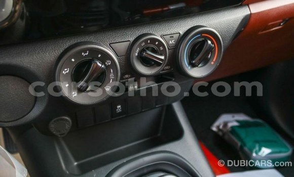 Sayi Imported Toyota Hilux White Mota in Import - Dubai a Maseru Sayi Imported Toyota Hilux White Mota in Import - Dubai a Maseru