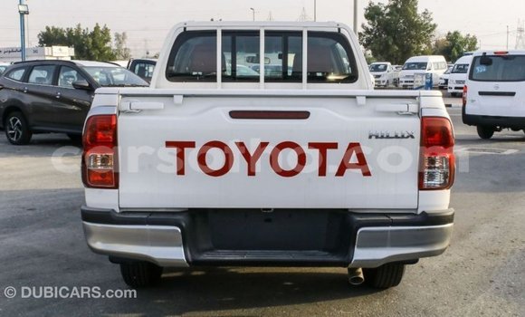 Sayi Imported Toyota Hilux White Mota in Import - Dubai a Maseru Sayi Imported Toyota Hilux White Mota in Import - Dubai a Maseru