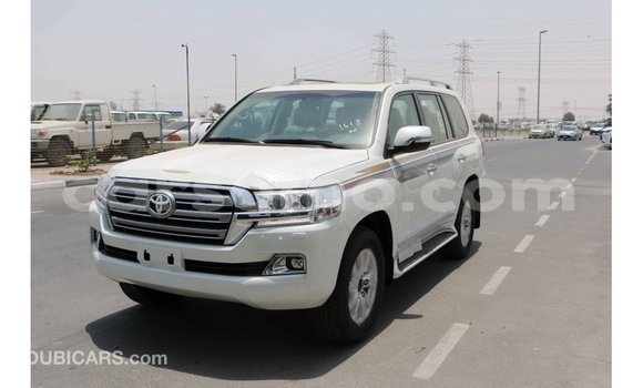 Acheter Import Voiture Toyota Land Cruiser Blanc à Import - Dubai, Maseru Acheter Import Voiture Toyota Land Cruiser Blanc à Import - Dubai, Maseru