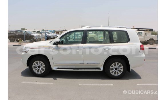 Acheter Import Voiture Toyota Land Cruiser Blanc à Import - Dubai, Maseru Acheter Import Voiture Toyota Land Cruiser Blanc à Import - Dubai, Maseru