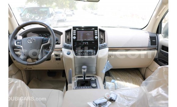 Acheter Import Voiture Toyota Land Cruiser Blanc à Import - Dubai, Maseru Acheter Import Voiture Toyota Land Cruiser Blanc à Import - Dubai, Maseru
