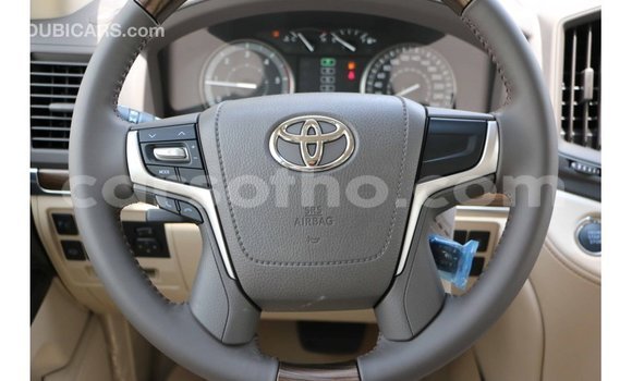 Acheter Import Voiture Toyota Land Cruiser Blanc à Import - Dubai, Maseru Acheter Import Voiture Toyota Land Cruiser Blanc à Import - Dubai, Maseru