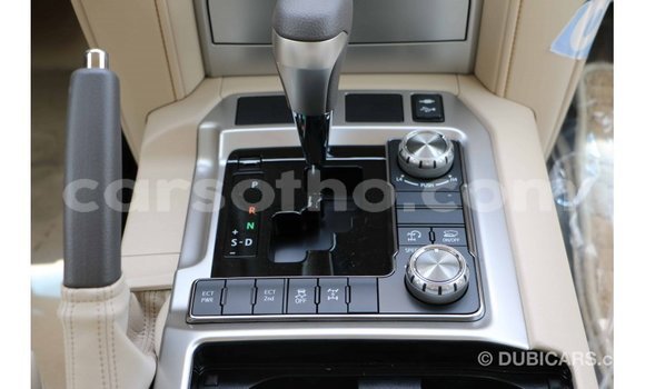Acheter Import Voiture Toyota Land Cruiser Blanc à Import - Dubai, Maseru Acheter Import Voiture Toyota Land Cruiser Blanc à Import - Dubai, Maseru