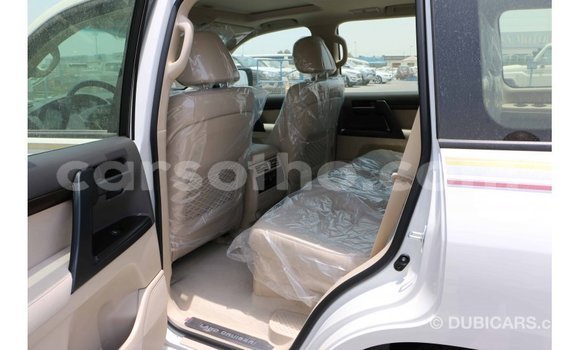 Acheter Import Voiture Toyota Land Cruiser Blanc à Import - Dubai, Maseru Acheter Import Voiture Toyota Land Cruiser Blanc à Import - Dubai, Maseru