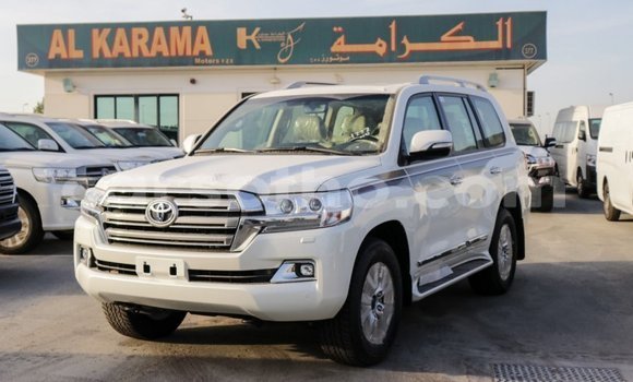 Sayi Imported Toyota Land Cruiser White Mota in Import - Dubai a Maseru Sayi Imported Toyota Land Cruiser White Mota in Import - Dubai a Maseru