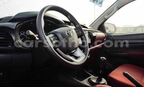 اشتري Imported Toyota Hilux White سيارة في Import - Dubai في Maseru اشتري Imported Toyota Hilux White سيارة في Import - Dubai في Maseru