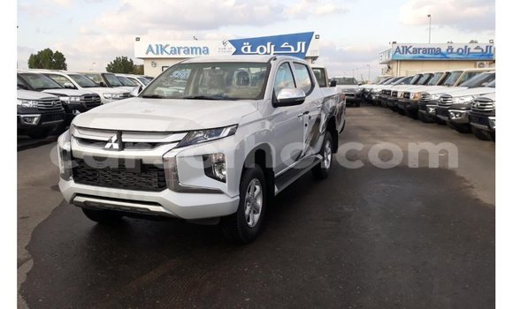 Sayi Imported Mitsubishi L200 White Mota in Import - Dubai a Maseru Sayi Imported Mitsubishi L200 White Mota in Import - Dubai a Maseru