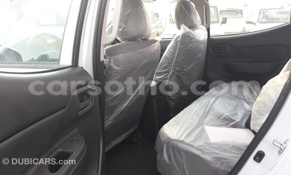 Sayi Imported Mitsubishi L200 White Mota in Import - Dubai a Maseru Sayi Imported Mitsubishi L200 White Mota in Import - Dubai a Maseru