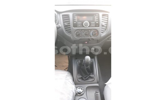 Sayi Imported Mitsubishi L200 White Mota in Import - Dubai a Maseru Sayi Imported Mitsubishi L200 White Mota in Import - Dubai a Maseru