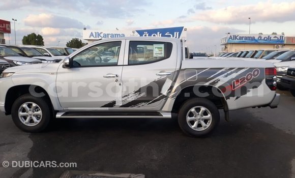 Sayi Imported Mitsubishi L200 White Mota in Import - Dubai a Maseru Sayi Imported Mitsubishi L200 White Mota in Import - Dubai a Maseru