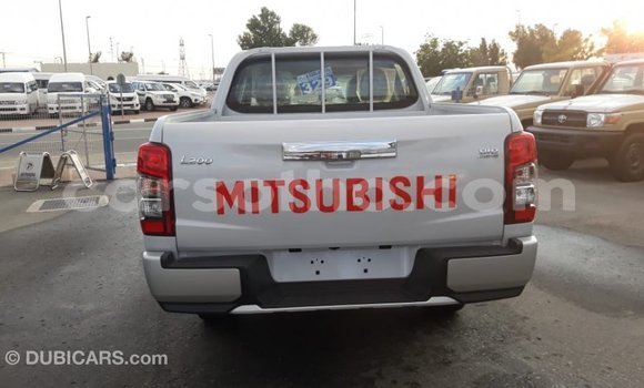 Sayi Imported Mitsubishi L200 White Mota in Import - Dubai a Maseru Sayi Imported Mitsubishi L200 White Mota in Import - Dubai a Maseru