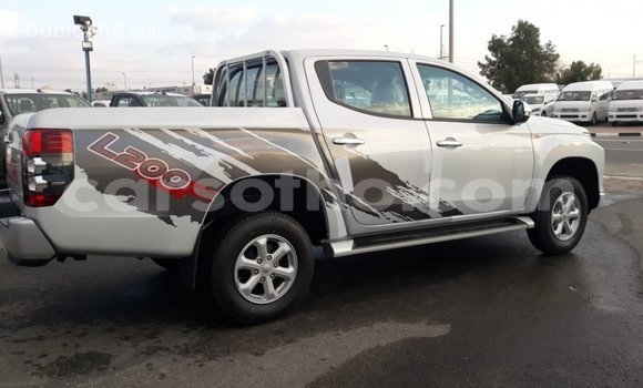 Sayi Imported Mitsubishi L200 White Mota in Import - Dubai a Maseru Sayi Imported Mitsubishi L200 White Mota in Import - Dubai a Maseru