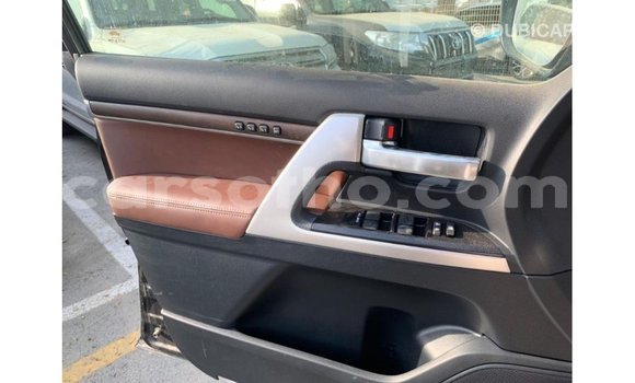 Sayi Imported Toyota Land Cruiser Black Mota in Import - Dubai a Maseru Sayi Imported Toyota Land Cruiser Black Mota in Import - Dubai a Maseru