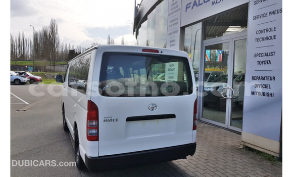 Acheter Import Voiture Toyota Hiace Blanc à Import - Dubai, Maseru Acheter Import Voiture Toyota Hiace Blanc à Import - Dubai, Maseru
