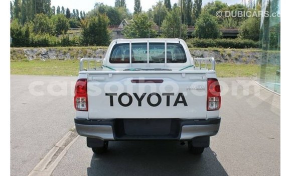 اشتري Imported Toyota Hilux White سيارة في Import - Dubai في Maseru اشتري Imported Toyota Hilux White سيارة في Import - Dubai في Maseru