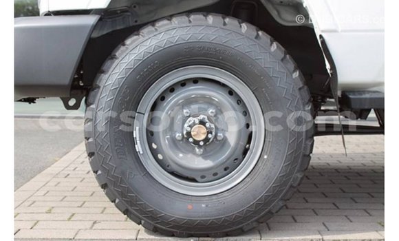 Buy Import Toyota Land Cruiser White Car in Import - Dubai in Maseru Buy Import Toyota Land Cruiser White Car in Import - Dubai in Maseru