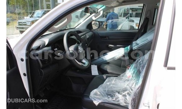 اشتري Imported Toyota Hilux White سيارة في Import - Dubai في Maseru اشتري Imported Toyota Hilux White سيارة في Import - Dubai في Maseru