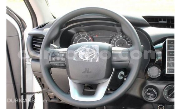 اشتري Imported Toyota Hilux White سيارة في Import - Dubai في Maseru اشتري Imported Toyota Hilux White سيارة في Import - Dubai في Maseru