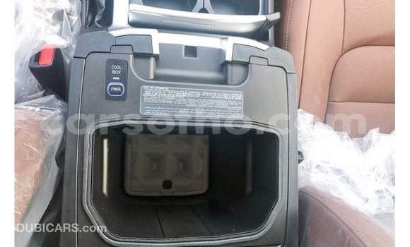 Sayi Imported Toyota Land Cruiser Black Mota in Import - Dubai a Maseru Sayi Imported Toyota Land Cruiser Black Mota in Import - Dubai a Maseru