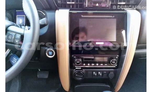 Sayi Imported Toyota Fortuner White Mota in Import - Dubai a Maseru Sayi Imported Toyota Fortuner White Mota in Import - Dubai a Maseru