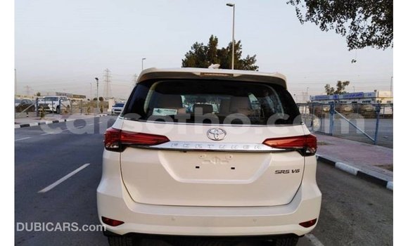 Sayi Imported Toyota Fortuner White Mota in Import - Dubai a Maseru Sayi Imported Toyota Fortuner White Mota in Import - Dubai a Maseru
