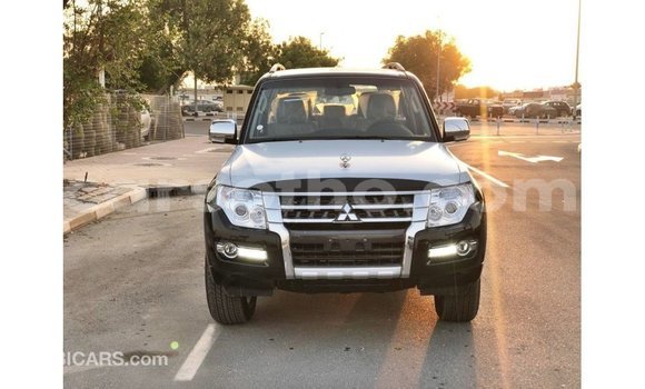 Acheter Import Voiture Mitsubishi Pajero Noir à Import - Dubai, Maseru Acheter Import Voiture Mitsubishi Pajero Noir à Import - Dubai, Maseru
