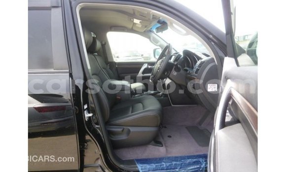 Sayi Imported Toyota Land Cruiser Black Mota in Import - Dubai a Maseru Sayi Imported Toyota Land Cruiser Black Mota in Import - Dubai a Maseru