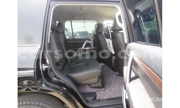 Sayi Imported Toyota Land Cruiser Black Mota in Import - Dubai a Maseru Sayi Imported Toyota Land Cruiser Black Mota in Import - Dubai a Maseru