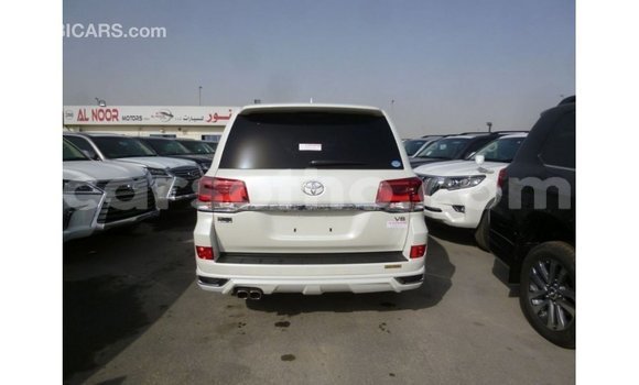 اشتري Imported Toyota Land Cruiser White سيارة في Import - Dubai في Maseru اشتري Imported Toyota Land Cruiser White سيارة في Import - Dubai في Maseru