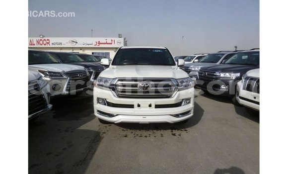 اشتري Imported Toyota Land Cruiser White سيارة في Import - Dubai في Maseru اشتري Imported Toyota Land Cruiser White سيارة في Import - Dubai في Maseru