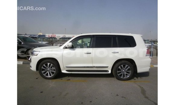 اشتري Imported Toyota Land Cruiser White سيارة في Import - Dubai في Maseru اشتري Imported Toyota Land Cruiser White سيارة في Import - Dubai في Maseru