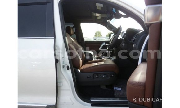 اشتري Imported Toyota Land Cruiser White سيارة في Import - Dubai في Maseru اشتري Imported Toyota Land Cruiser White سيارة في Import - Dubai في Maseru