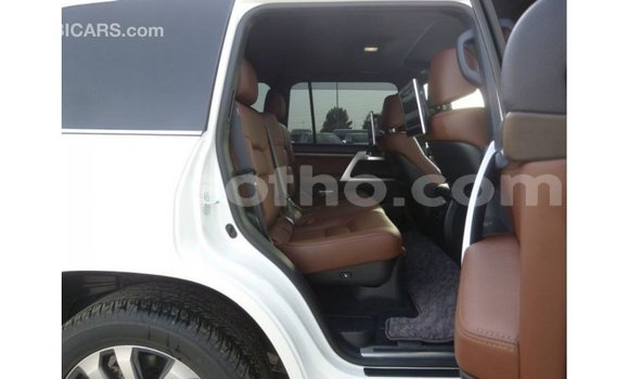 اشتري Imported Toyota Land Cruiser White سيارة في Import - Dubai في Maseru اشتري Imported Toyota Land Cruiser White سيارة في Import - Dubai في Maseru