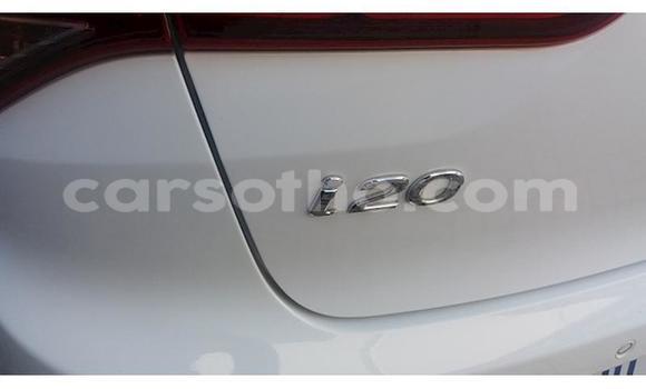 Acheter Occasion Voiture Hyundai i20 Blanc à Roma, Maseru Acheter Occasion Voiture Hyundai i20 Blanc à Roma, Maseru