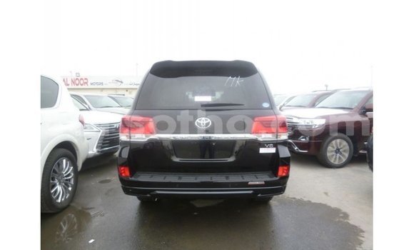 Sayi Imported Toyota Land Cruiser Black Mota in Import - Dubai a Maseru Sayi Imported Toyota Land Cruiser Black Mota in Import - Dubai a Maseru