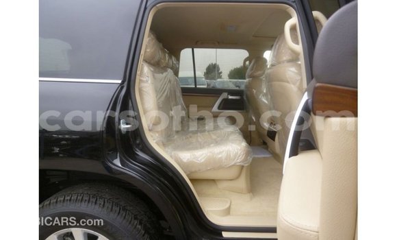 Sayi Imported Toyota Land Cruiser Black Mota in Import - Dubai a Maseru Sayi Imported Toyota Land Cruiser Black Mota in Import - Dubai a Maseru