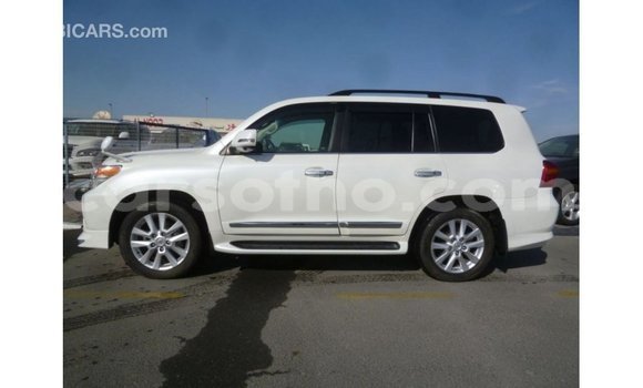 اشتري Imported Toyota Land Cruiser White سيارة في Import - Dubai في Maseru اشتري Imported Toyota Land Cruiser White سيارة في Import - Dubai في Maseru