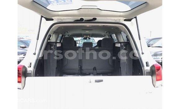 Sayi Imported Toyota Land Cruiser White Mota in Import - Dubai a Maseru Sayi Imported Toyota Land Cruiser White Mota in Import - Dubai a Maseru