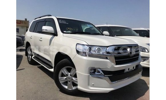 اشتري Imported Toyota Land Cruiser White سيارة في Import - Dubai في Maseru اشتري Imported Toyota Land Cruiser White سيارة في Import - Dubai في Maseru