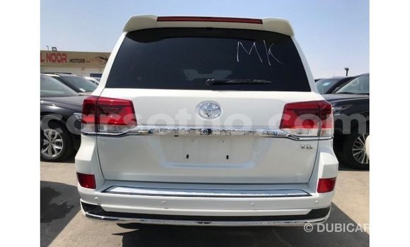 اشتري Imported Toyota Land Cruiser White سيارة في Import - Dubai في Maseru اشتري Imported Toyota Land Cruiser White سيارة في Import - Dubai في Maseru