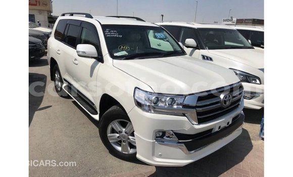 اشتري Imported Toyota Land Cruiser White سيارة في Import - Dubai في Maseru اشتري Imported Toyota Land Cruiser White سيارة في Import - Dubai في Maseru