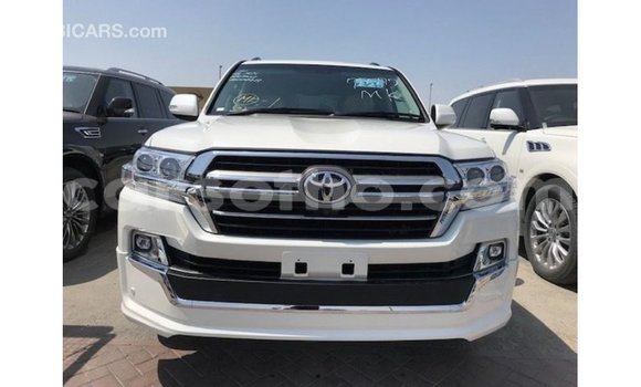 اشتري Imported Toyota Land Cruiser White سيارة في Import - Dubai في Maseru اشتري Imported Toyota Land Cruiser White سيارة في Import - Dubai في Maseru