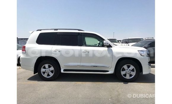 اشتري Imported Toyota Land Cruiser White سيارة في Import - Dubai في Maseru اشتري Imported Toyota Land Cruiser White سيارة في Import - Dubai في Maseru