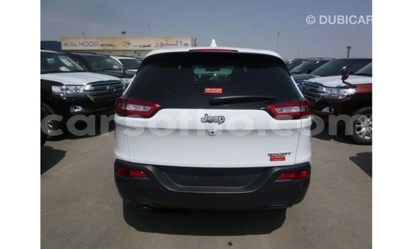 Sayi Imported Jeep Cherokee White Mota in Import - Dubai a Maseru Sayi Imported Jeep Cherokee White Mota in Import - Dubai a Maseru