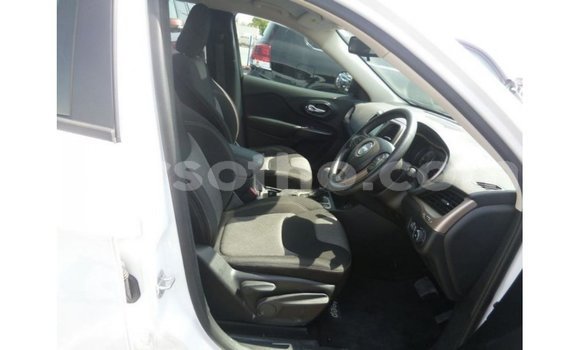Sayi Imported Jeep Cherokee White Mota in Import - Dubai a Maseru Sayi Imported Jeep Cherokee White Mota in Import - Dubai a Maseru