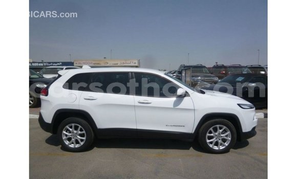 Sayi Imported Jeep Cherokee White Mota in Import - Dubai a Maseru Sayi Imported Jeep Cherokee White Mota in Import - Dubai a Maseru