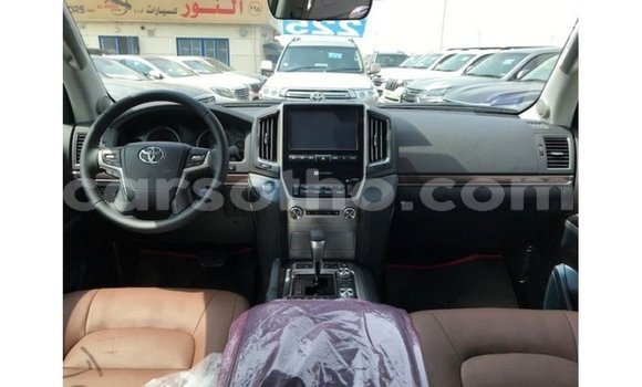 Sayi Imported Toyota Land Cruiser Black Mota in Import - Dubai a Maseru Sayi Imported Toyota Land Cruiser Black Mota in Import - Dubai a Maseru
